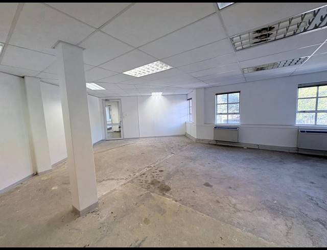 123M² OFFICE TO LET IN FOURWAYS